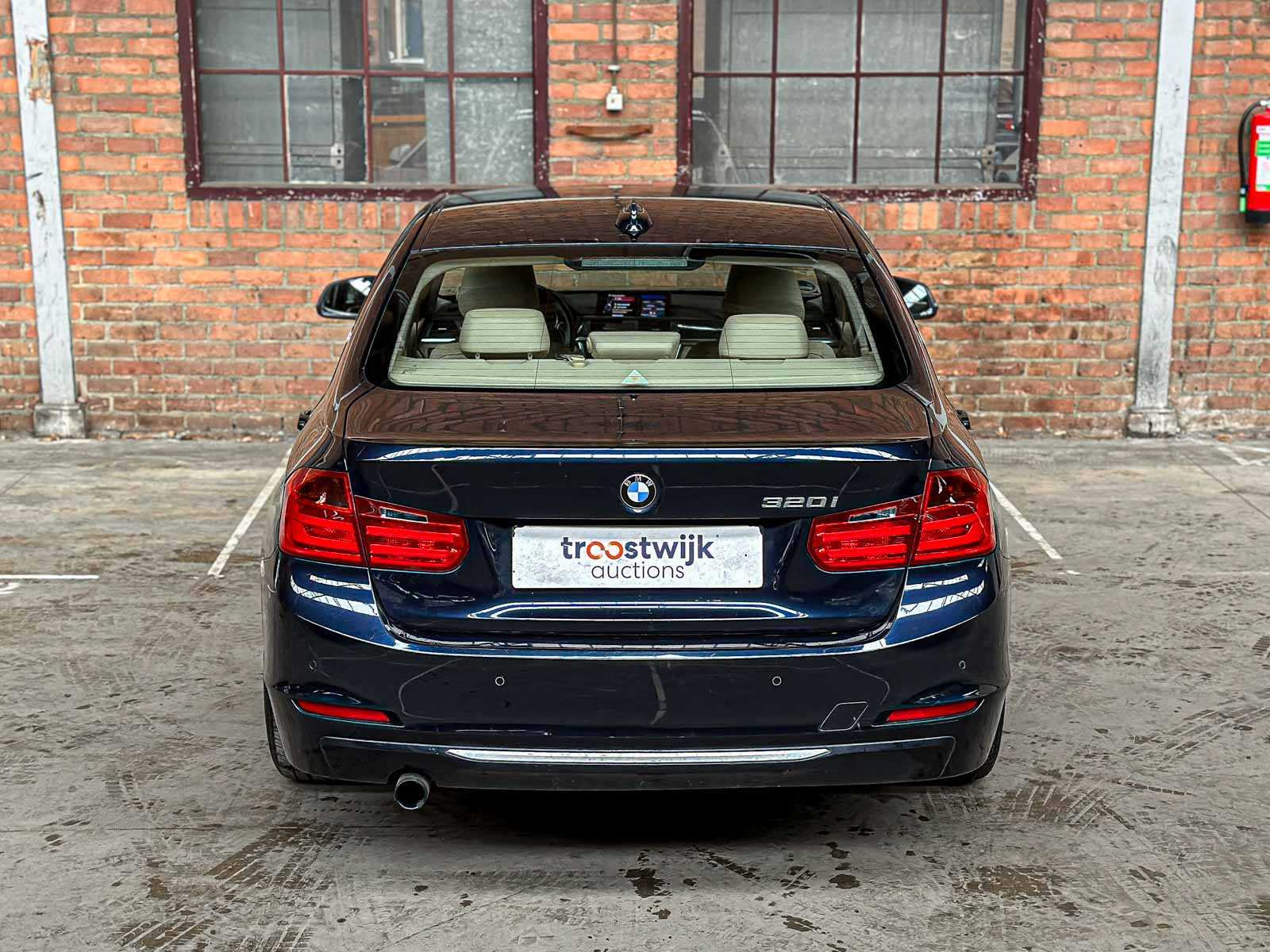 BMW 320i EfficientDynamics Edition Upgrade Edition 170pk 2013 (Origineel-NL) 3-serie, 1-SLL-03