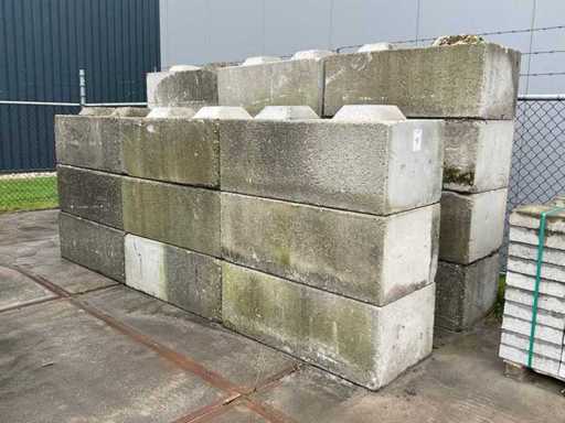 Concrete stacking block (21x)