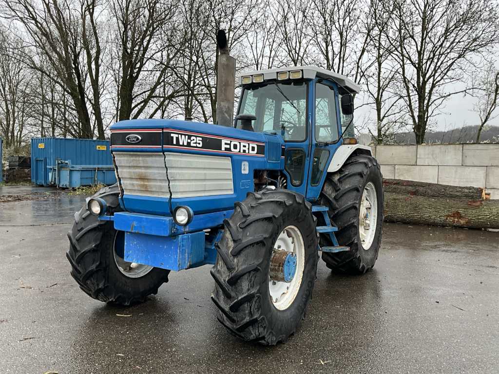 1986 Ford TW-25 Tractor agricol cu tracțiune integrală