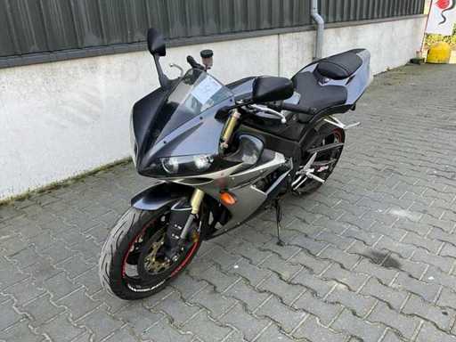 Yamaha FZ8 RN25 II V Motorrad