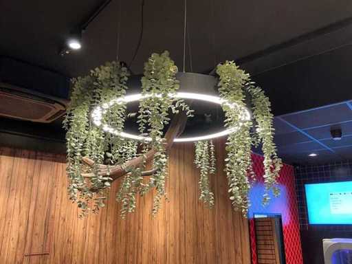 Lampă suspendată rotundă cu plante artificiale