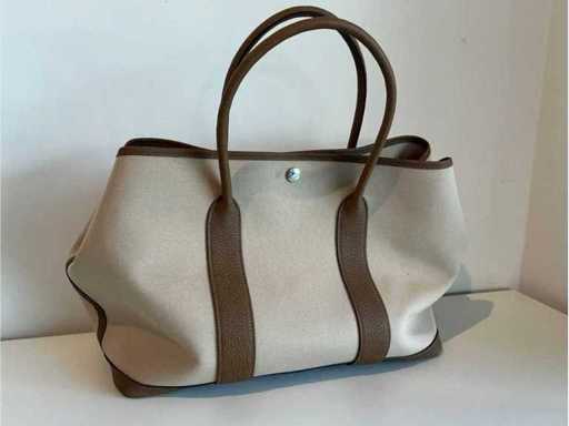 Design handbags due to Lotte Stephanie's bankruptcy