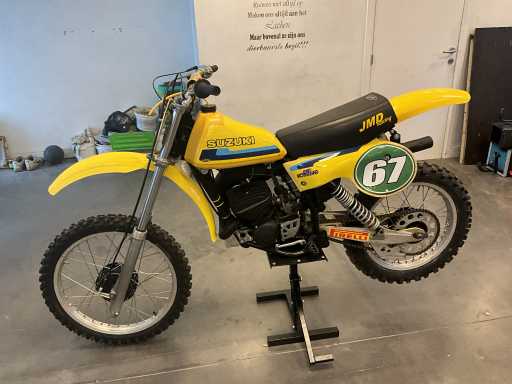 Moto tout-terrain SUZUKI 125cc