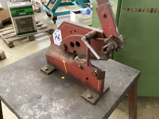 Manual shear