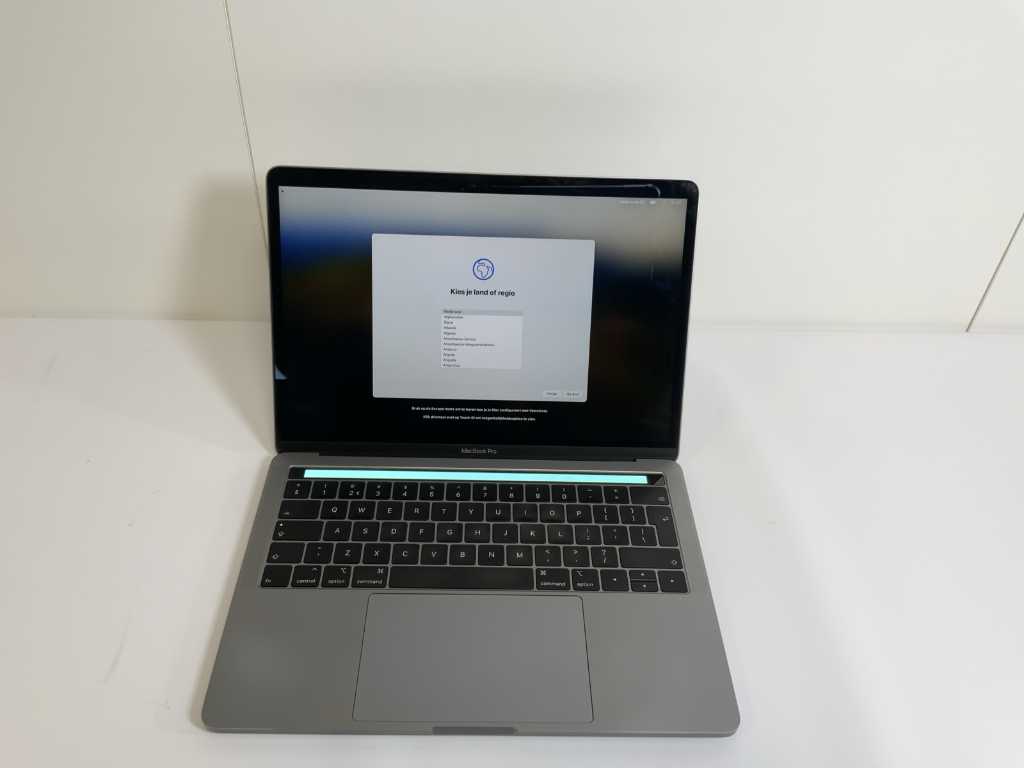 Apple MacBook Pro 13.3", QuadCore i5, 8 GB RAM, 256 GB SSD Laptop