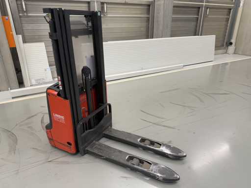 LINDE L10 Stacker