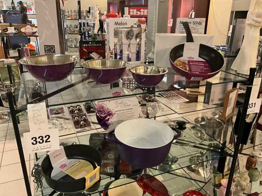 Grote kookpot 28 cm, sauteuse , braadpan Gsw , mengkommen en 24 delig bestek