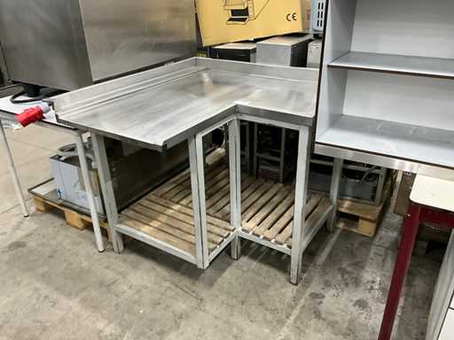 Corner model drain table