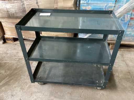 Carrello a ripiani con ruote