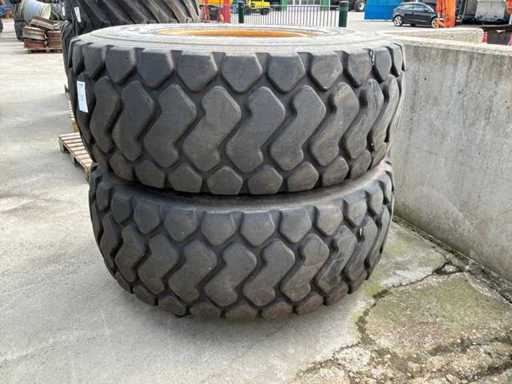 Cargo Master CM101 Reifen mit Felge (2x)