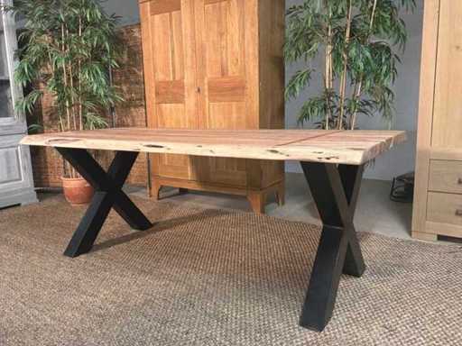Tavolo da pranzo a tronco d'albero