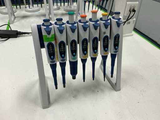 Biohit Pipettes avec portant (7x)