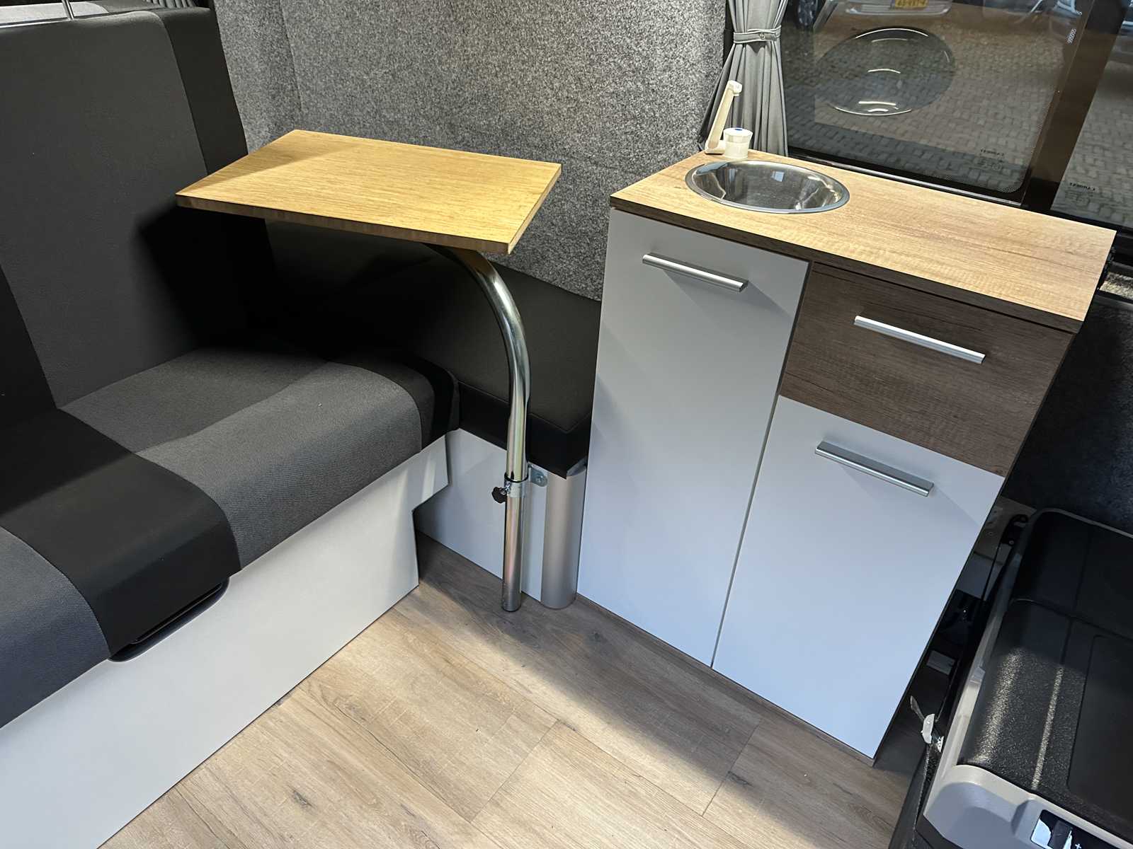 Volkswagen Transporter 7J0 T5 2.0 L1H1 84kW Camper 116pk 2012, HXR-32-F