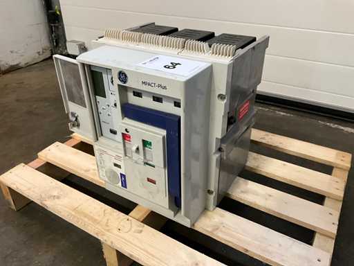 Wyłącznik GE MN31W25 2500 A Air