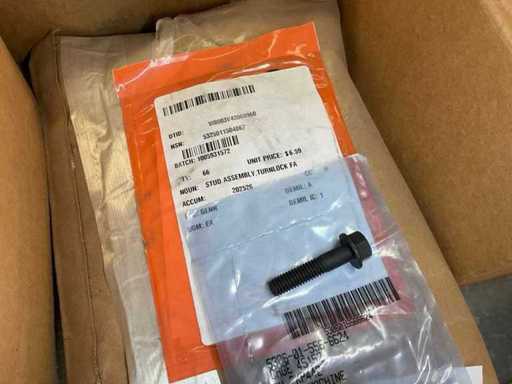 Turnlock stud assembly (66x)