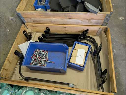   Konvolut Palette 3  - Inhalt und Mengen siehe Bilder - inkl. Palette und Rahmen