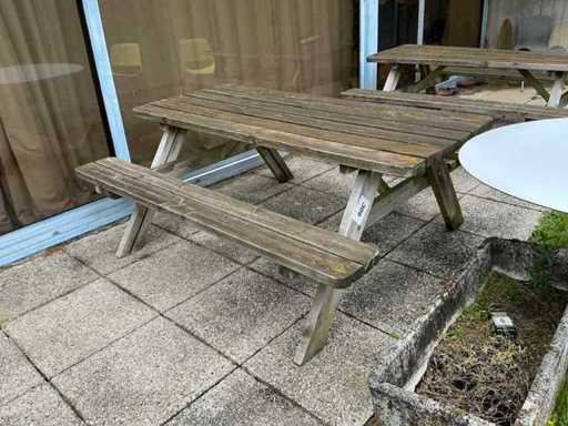 Table de jardin en bois