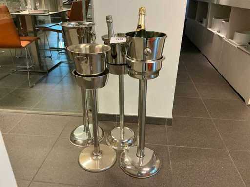 Weinkühler auf dem Stand (4x)