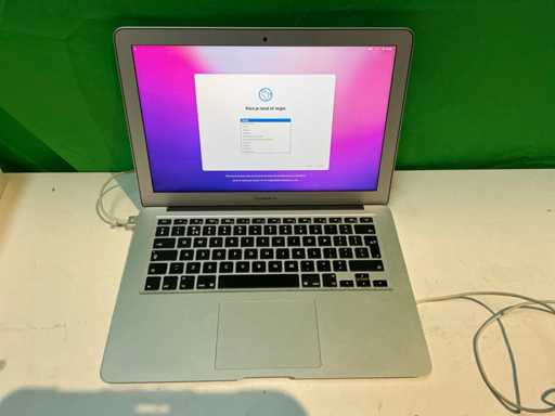 Apple MacBook Air A1466 EMC3178 Laptop. Charger incluso