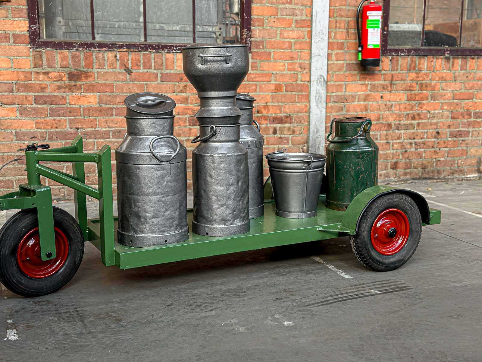 Holder 1955 1-Cilinder Oldtimer Tractor + Originele Melkwagen, TRH-44-X