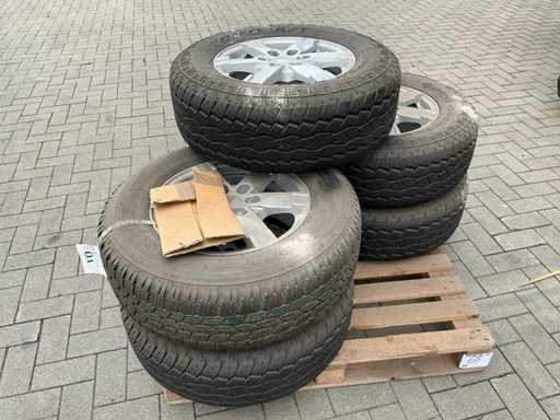 Toyo Open country Car tire on rim (4x)