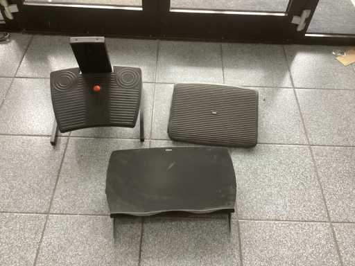 Various office supplies (3x)