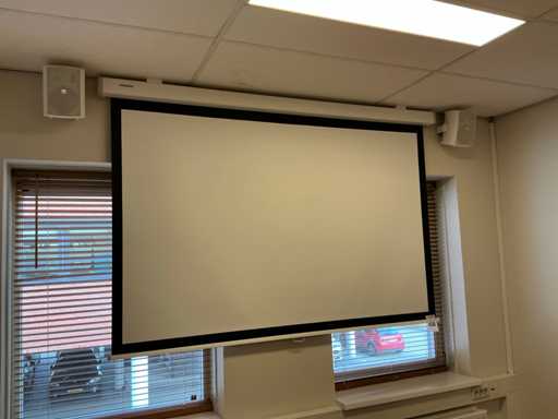 Proiector Mitsubishi EW270U cu ecran