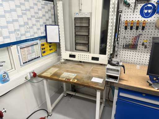   2 tavoli di montaggio