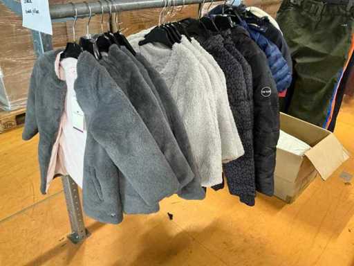 Batch verschiedener Kinderjacken, darunter Tom Tailor (15x)