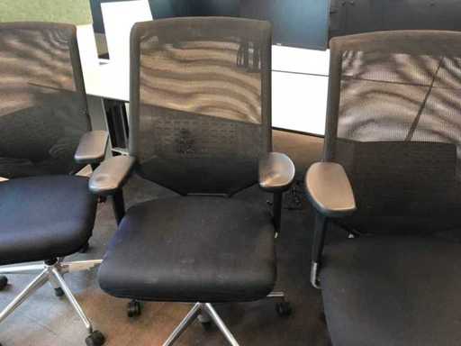 Vitra Meda Pro Office Chair (4x)