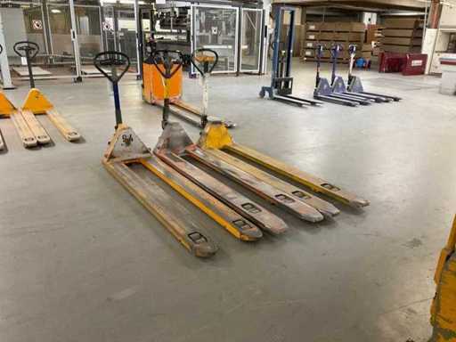 Lots of hydraulic hand pallet trucks (3x)