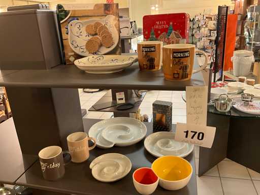 Keukengerei en theelichtjes en aperitiefschaaltjes...