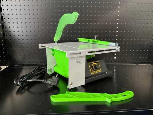 Precision circular saw table saw for model making and detail