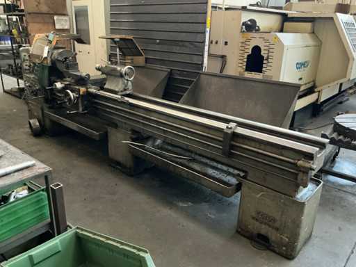 CMT URSUS 250 Paralleldrehbank mit verschiedenen Zubehörteilen