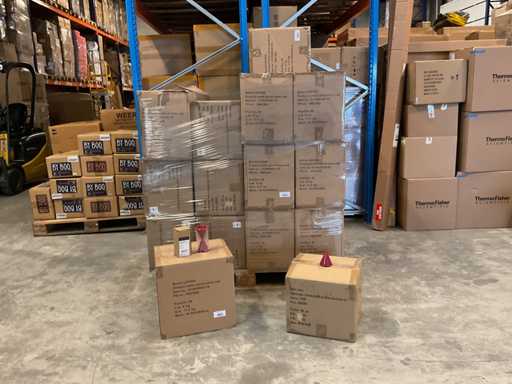 Molti spiralizzatori Levivo (750x) e inserto a cono Levivo con unità lama (1000x)