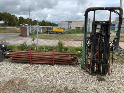 Tarière avec tiges de forage