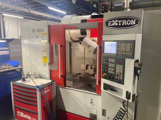 EXTRAON SU-85A Centro di Lavorazione Verticale a 3 assi con testa inclinabile
