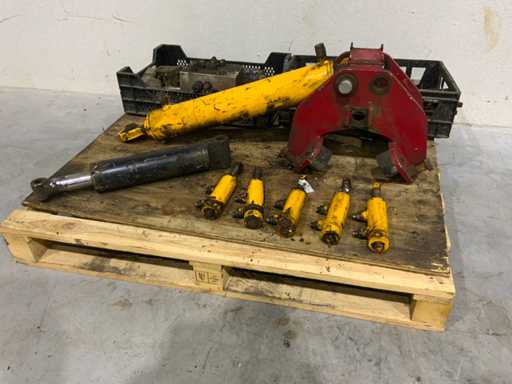 Diferite cilindri și accesorii pentru tractoare