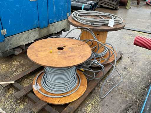 Stromkabel auf der Spule (2x)