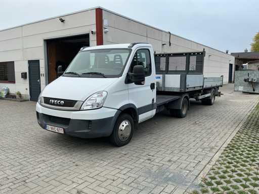 2010 Iveco Daily Truck avec fonction de basculement de remorque 
