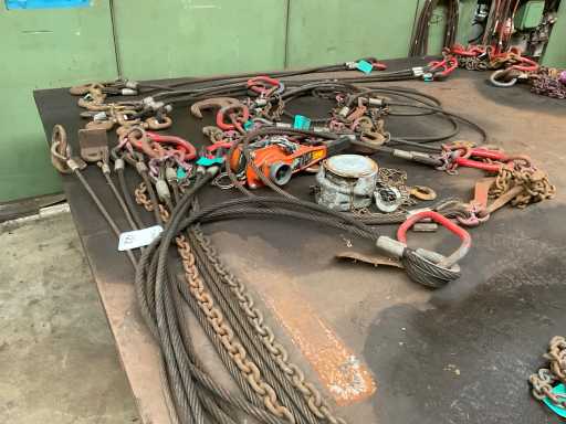 Varie tecnologie di sollevamento e sollevamento