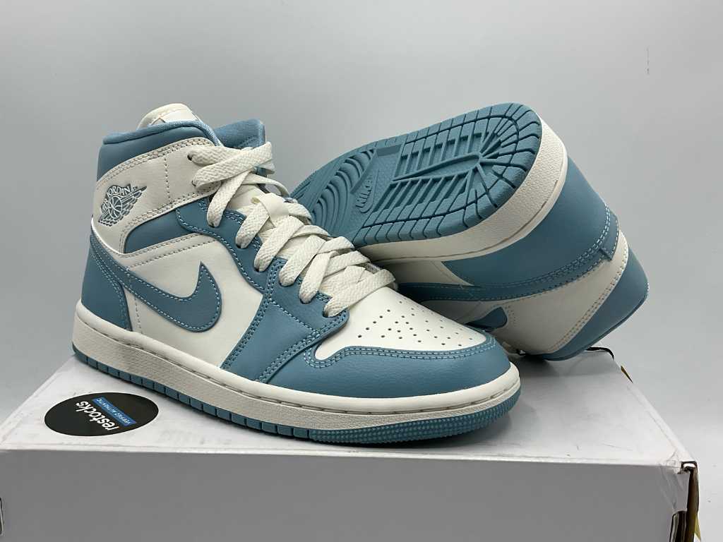 Air jordan 1 hot sale unc women's