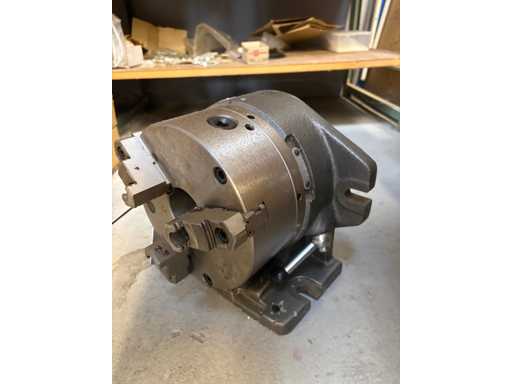   Lot of three-jaw chucks