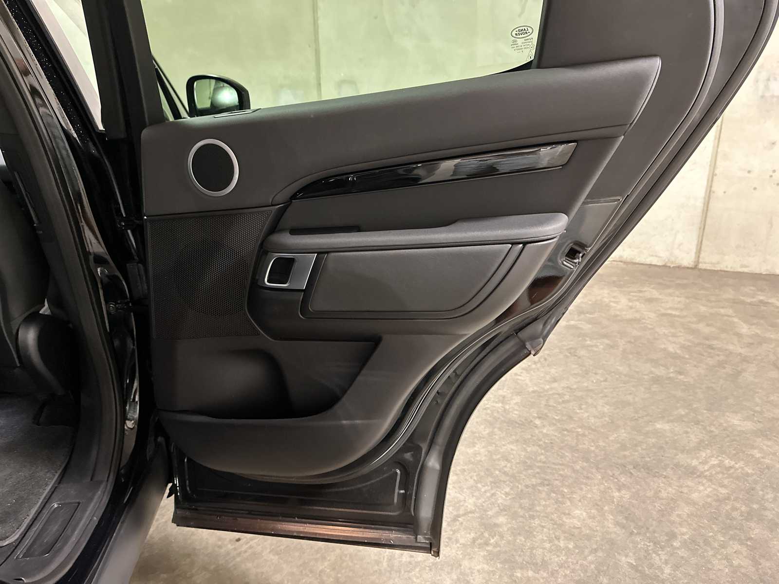 Land Rover Discovery 3.0 Td6 HSE Luxury 258pk 2018 7-persoons, T-774-BK