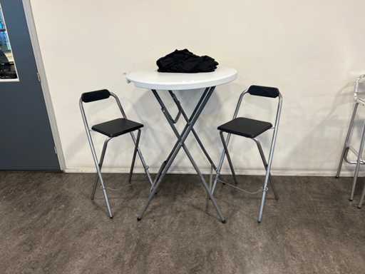 Mesa de pie con 2 taburetes y cubierta