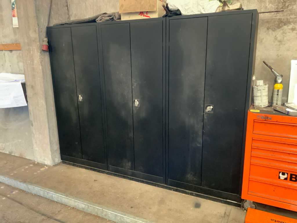 Ronis Metal file cabinets with contents (3x)