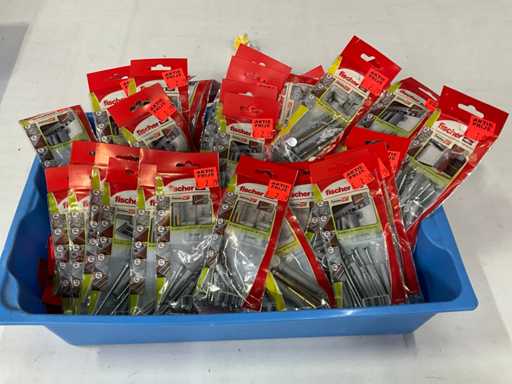 Fischer miesza wiele różnych elementów złącznych