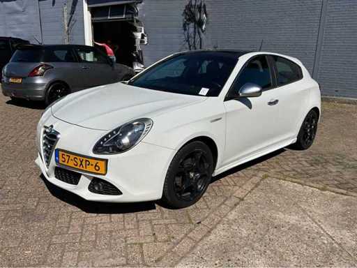 Alfa Romeo Giulietta 1.4 T Distinctive Passenger Car 2012