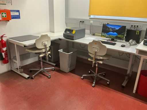 Anti-static desk (2x)