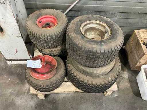 Lawn tyres with rim